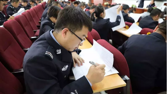 领秀教育：辅警需要提升学历，你的学历够吗？